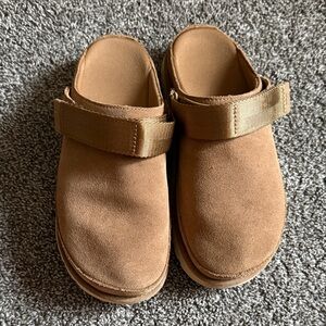 Ugg golden star clogs